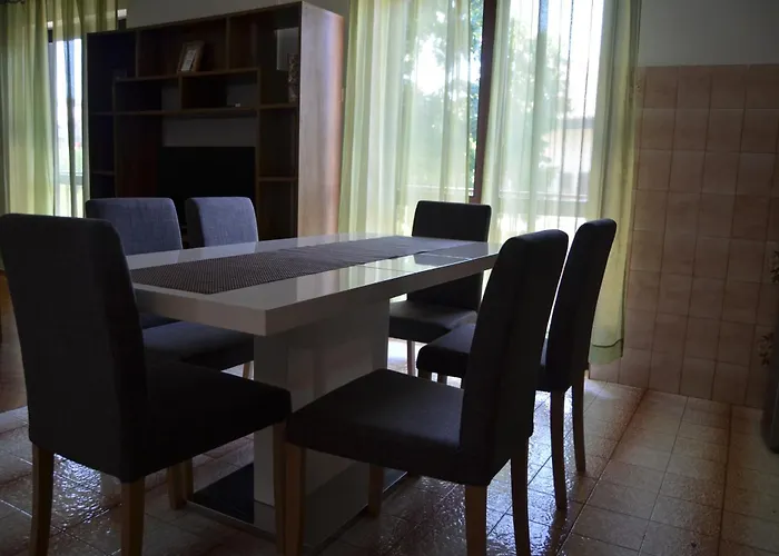 アパート Korolija