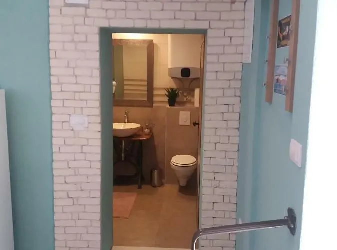 アパート Korolija シベニク